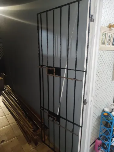 Grade ferro para porta