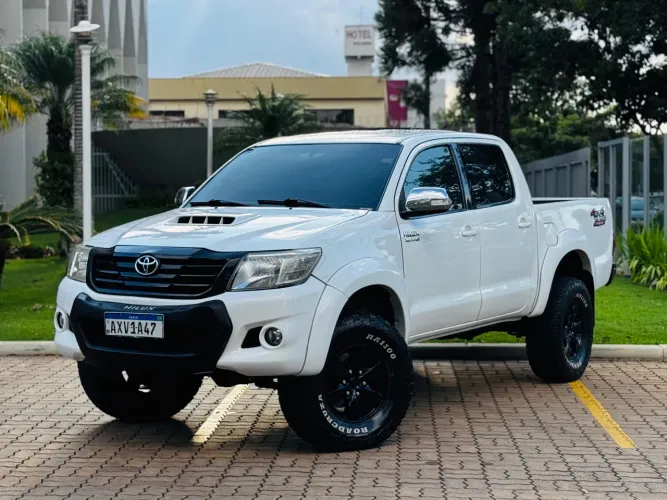 Toyota Hilux CD SRV D4-d 4X4 3.0 TDI Diesel AUT 2014