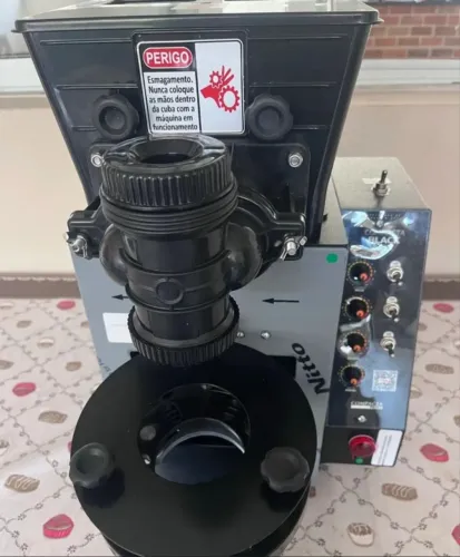 Maquina de salgados com masseira