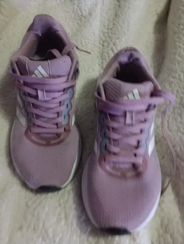 Tênis Adidas