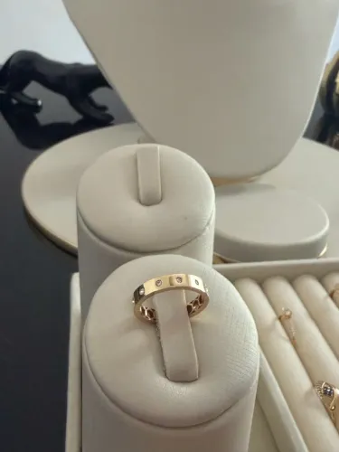 Aliança feminina em ouro 18k modelo Cartier