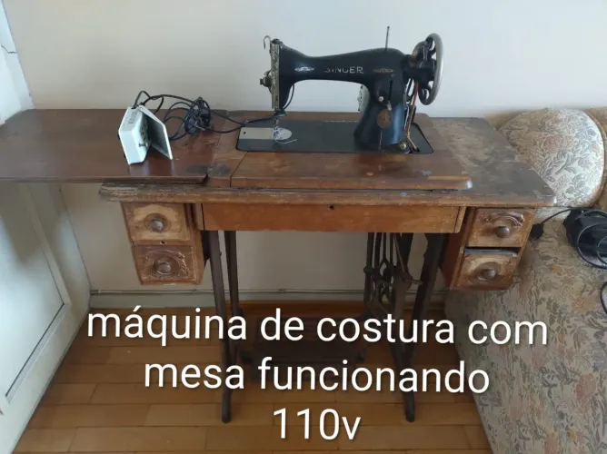 Máquina Costura Singer com mesa - sem cupim - 110V funcionando