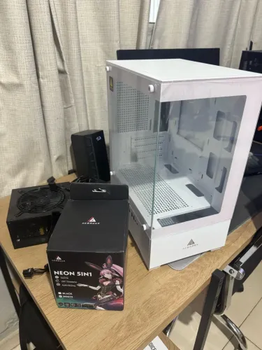 Gabinete gamer com fonte e fans
