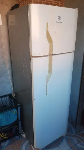 Geladeira Eletrolux pequena