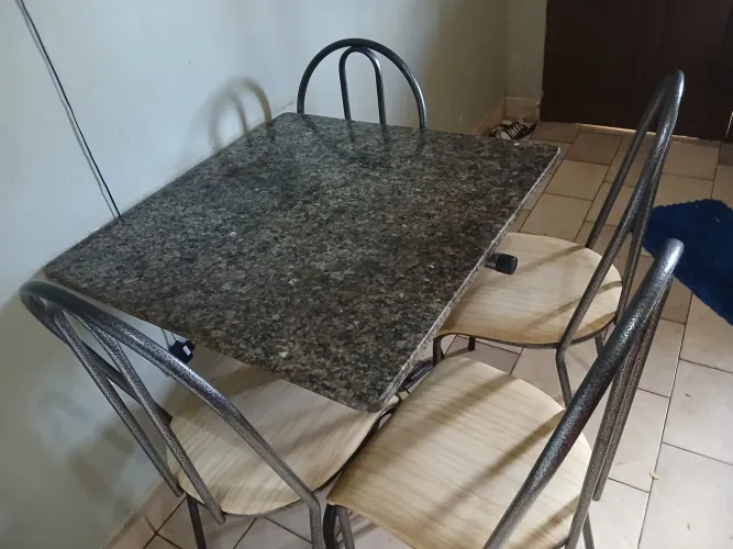Mesa 4 cadeiras  ( Retirar em Rio branco)