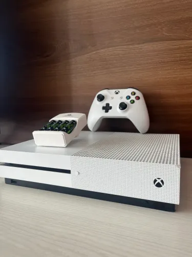 Xbox One S - 1TB