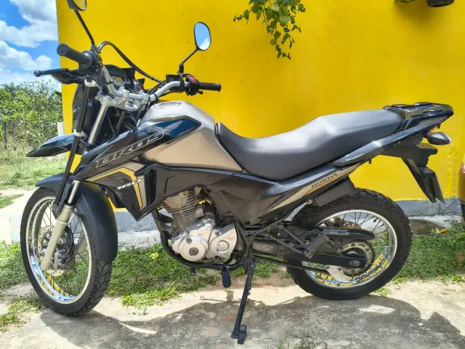 Bros 2022 com manual e chave reserva