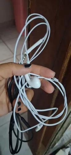2 fones preto e branco