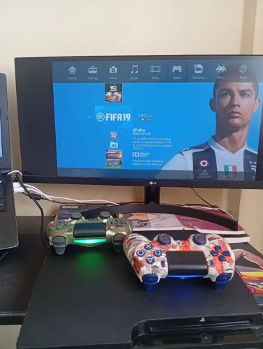 PS3 destravado +2 controles+ loja liberada com todos os jogos 