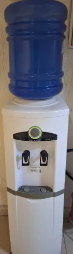 Bebedouro para Galão Água Esmaltec 127v funcionando
