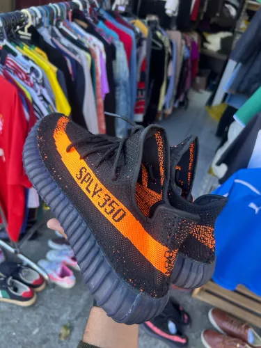 Tênis Adidas Yeezy Boost 350