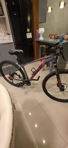 2 Bicicleta seminova usado 3 vezes,bike Oggi 7.0 e 7.1 para casal 