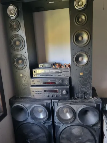 Caixas de som jbl e sony