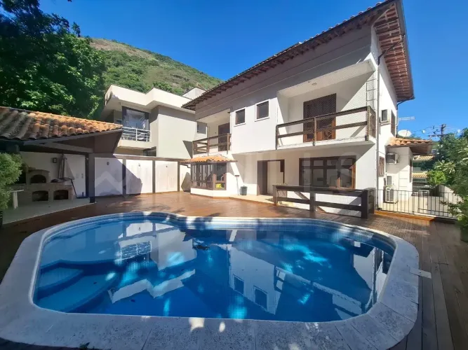 Casa de 4 quartos à venda no Ubá Itacoatiara, com 350m², em Itacoatiara, Niterói/RJ