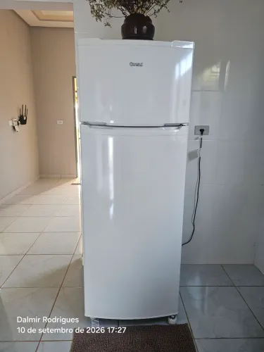 Geladeira com menos de um mês de uso