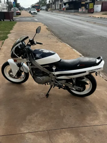 Honda CBR 450 SR modelo: 1989/1989