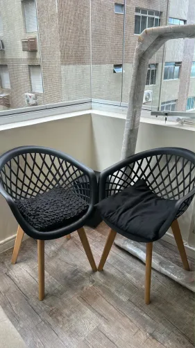 2 cadeiras modernas