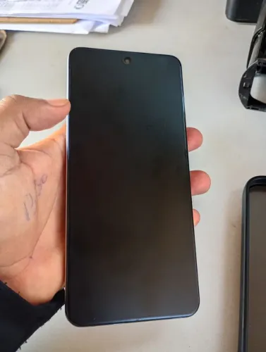 Vendo realme C71 256 GB 8 de ram carregador e fone com capinha e película 