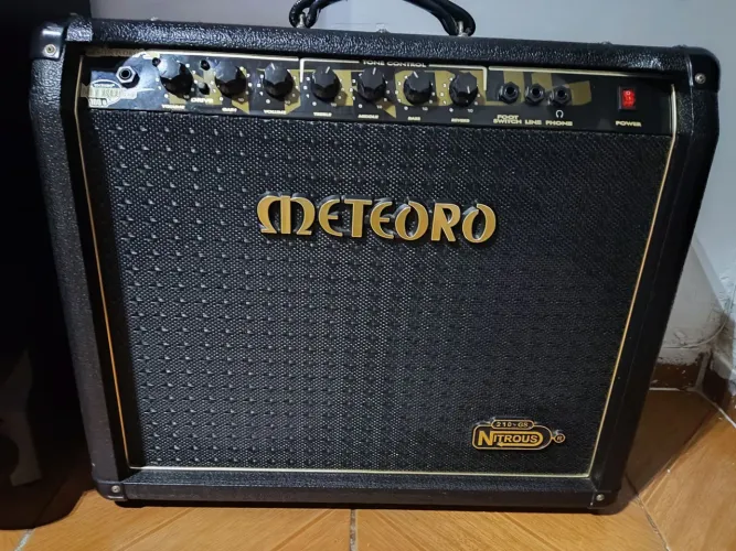 amplificador meteoro 210-gs NITROUS 100w