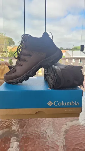 Bota Columbia impermeável Buxton Pick Mid II semi nova
