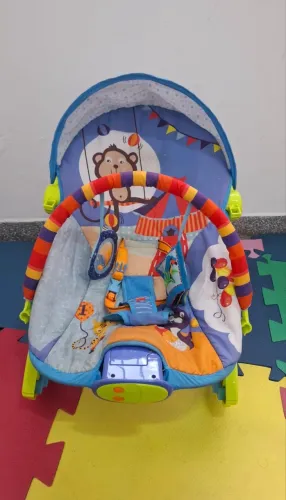 Cadeira de balanço infantil 