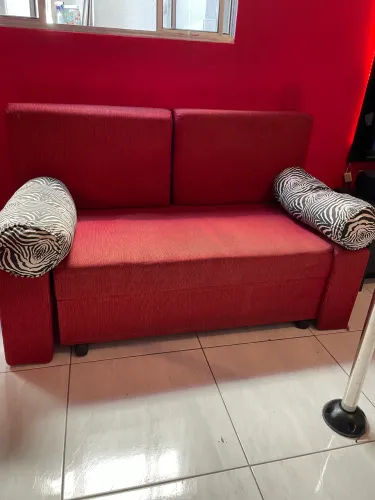 Sofá Vermelho com baú