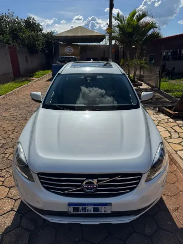 Volvo XC 60 D-5 Momentum 2.4 AWD Diesel 5P 2017