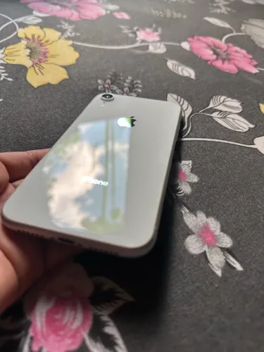? iPhone XR 64GB Branco