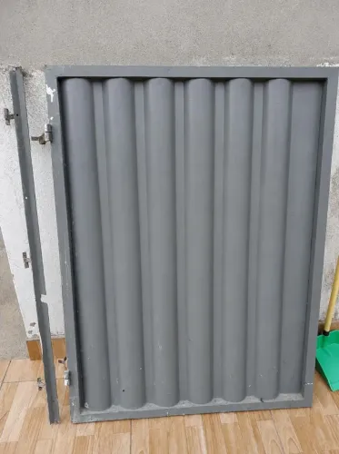 Portão de Ferro 80 cm x 1,07 m - Bom Estado