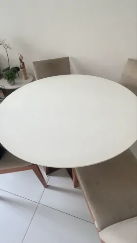 Mesa de jantar com 4 cadeiras