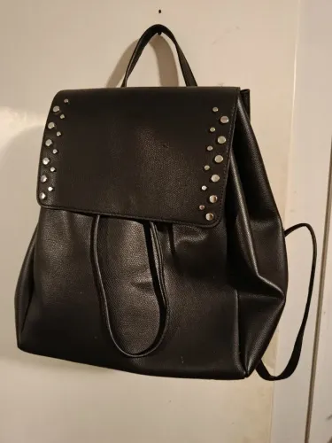 Mochila preta feminina 