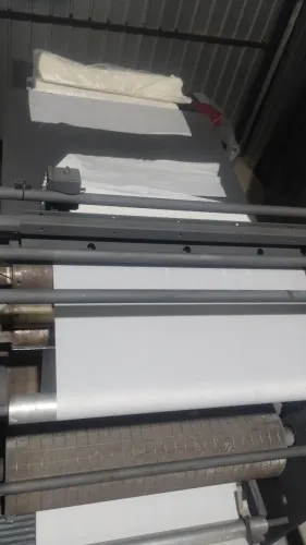 Máquina interfolha acompanha mesa prensa