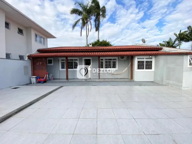 Casa à venda em Rio Caveiras, Biguaçu - SC | 2 Quartos sendo 2 Suítes
