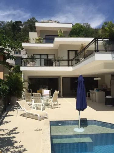 Casa (Em condomínio), com 6 quartos e 3 banheiros à Venda, 0 m² em Niterói/RJ