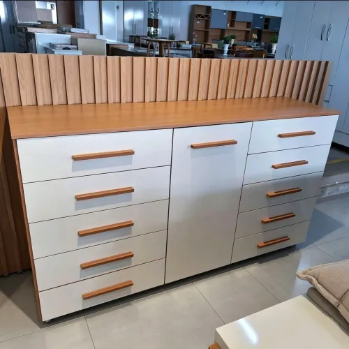 Cômoda 1,74m com 10 gavetas e 1 porta