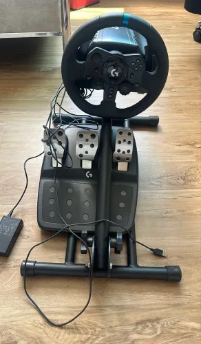 PEDALEIRA Logitech G29 com pedaleira de 3 pedais + suporte/cockpit.