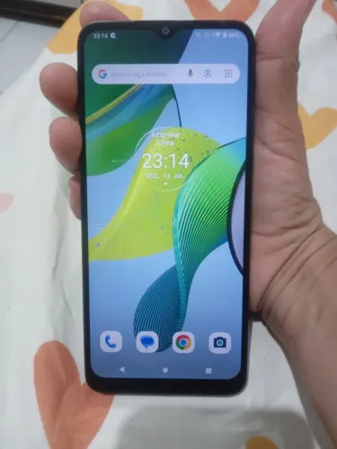 Celular Moto E13