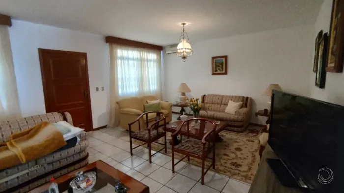 Casa com 5 dorms e 4 suítes no Centro de Florianópolis