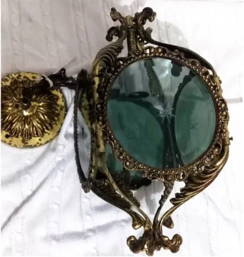 Lustre em bronze anos 6070 ricamente decorado emoldurado por vidros quadripartido Fumê
