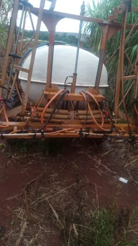 Pulverizador Jacto 2000 mil litros  automática 