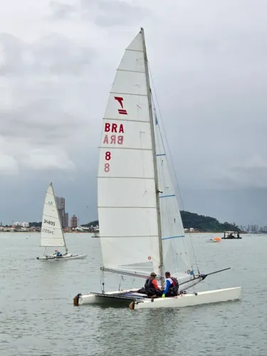 Vendo Veleiro tornado ano 2000
