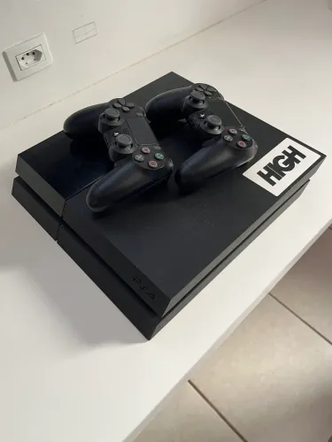 PlayStation 4 Fat 1TB + 2 controles 