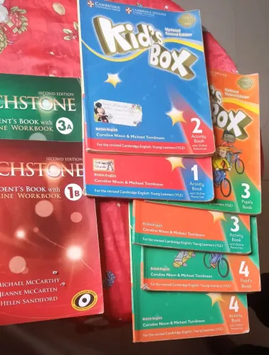Livro inglês leia o anúncio.