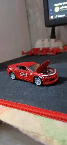 Camaro matchbox premiun 50 anos, que abre o capô 