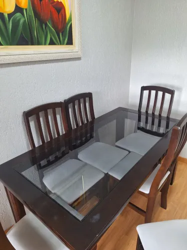 Mesa de Jantar 6 Lugares com Tampo de Vidro e 6 Cadeiras - Excelente Estado