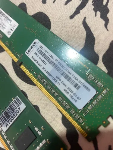 Vendo memoria RAM DDR4 2666HMZ 3 PENTES DE 4GB