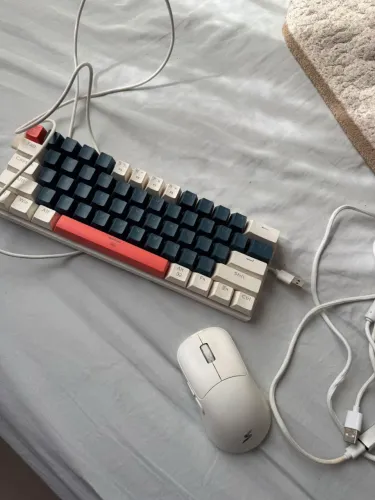 Vendo teclado e mouse em perfeito estado, mouse sem fio!