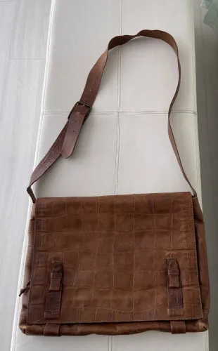Bolsa couro crocodilo estilo carteiro
