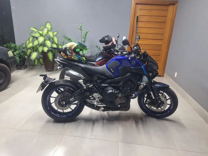 Vendo MT 09, a mais top da cidade.