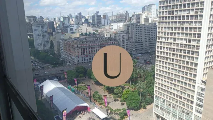 Andar inteiro no prédio da Bolsa de Mercadorias de São Paulo, Centro Antigo.